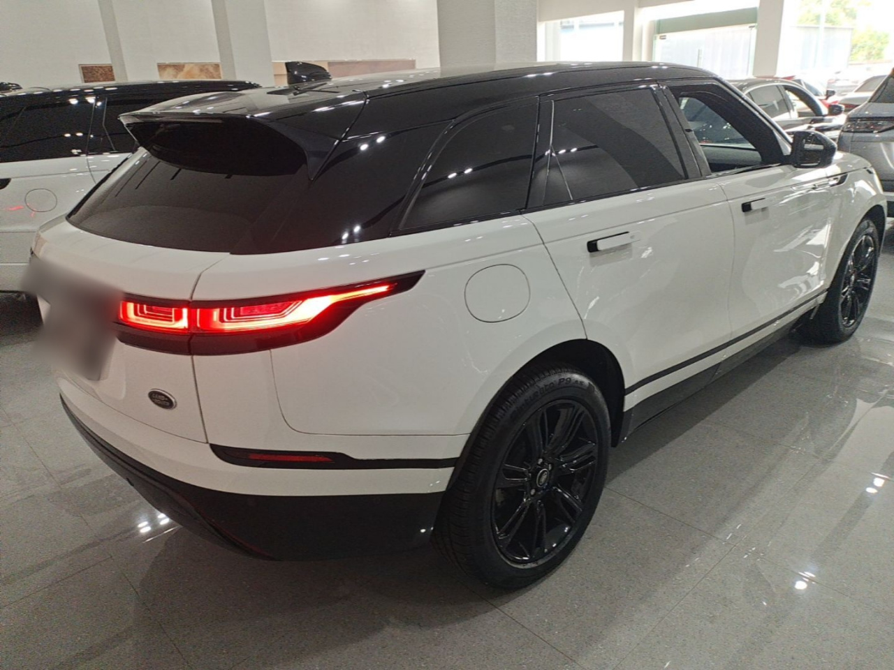 Range Rover Velar 2023 250PS photo 4