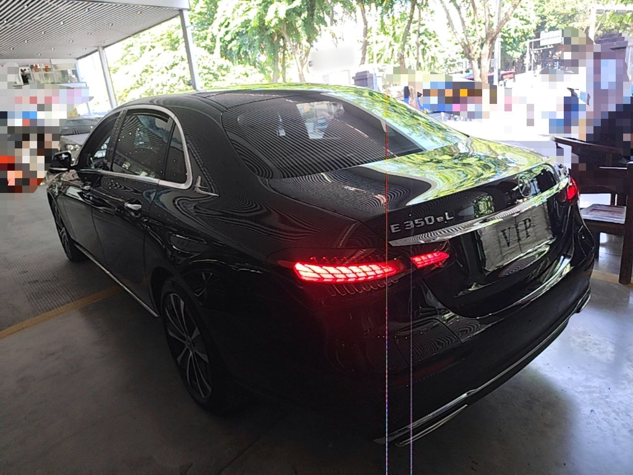 E-Class EV 2023 E 350 e L PHEV photo 4