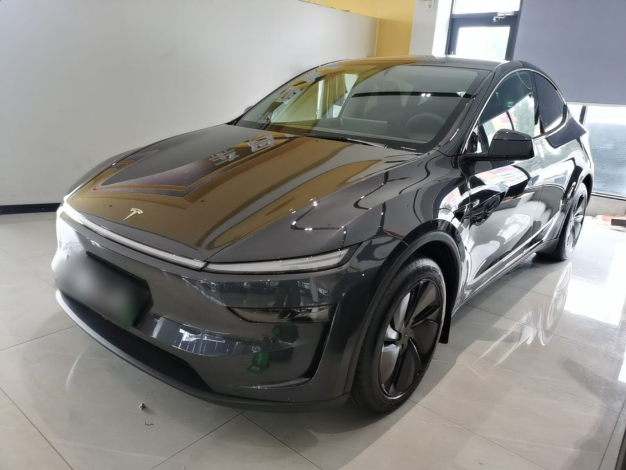 Model Y 2025 RWD Launch Edition