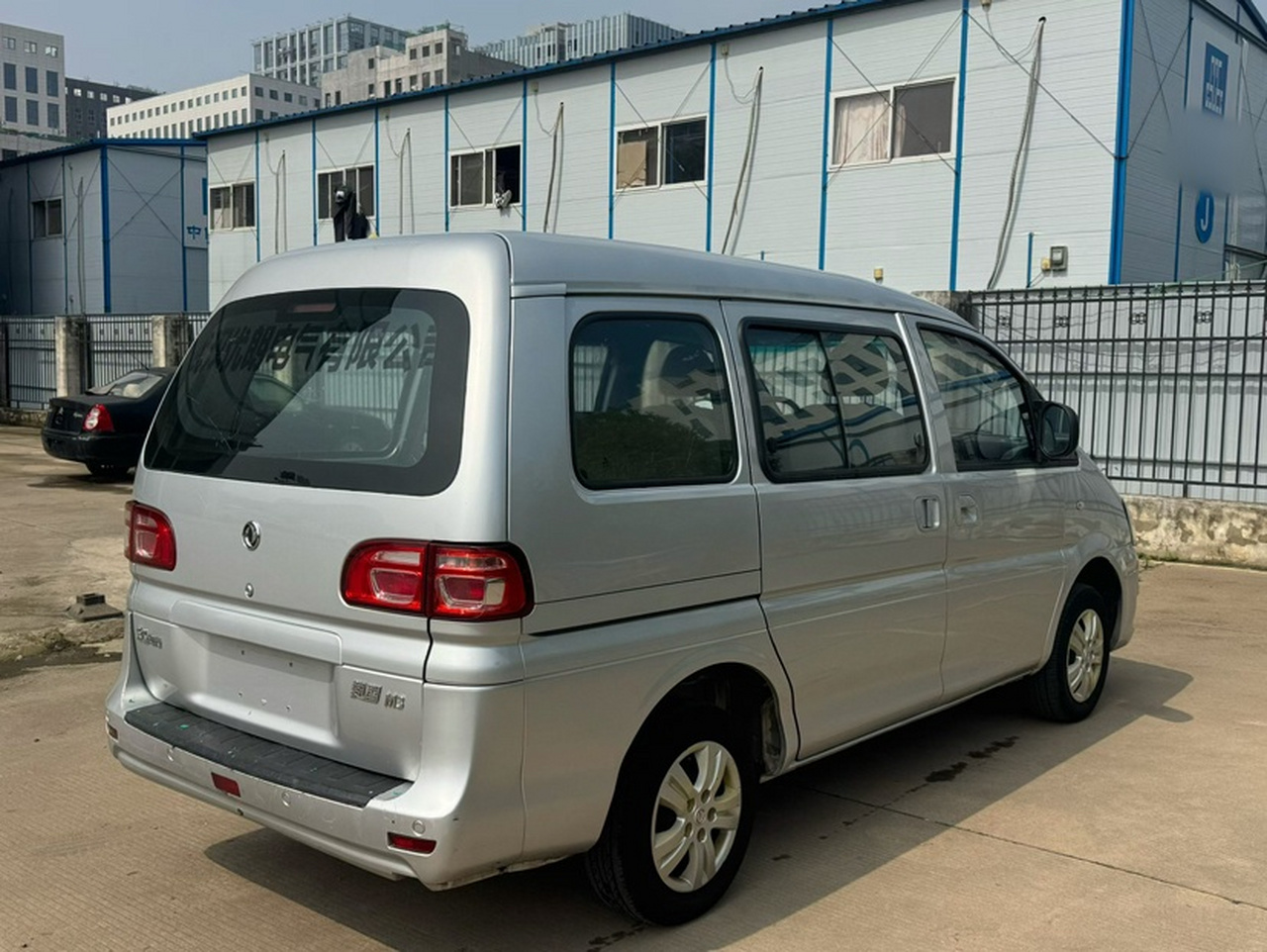 Lingzhi 2018 M3 1.5L 5-Seater photo 4