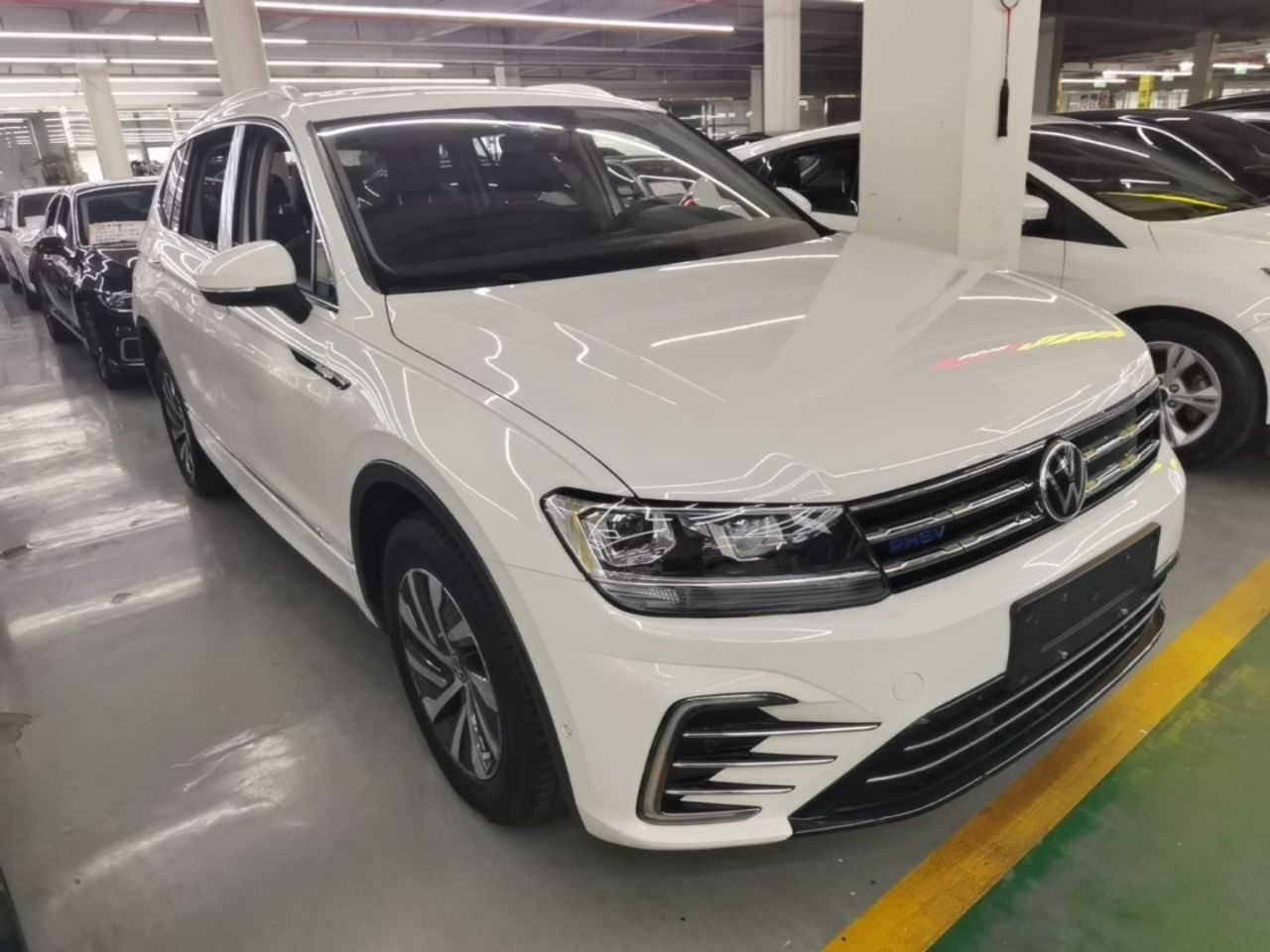 Tiguan L EV 2021 430PHEV PHEV Premium photo 3
