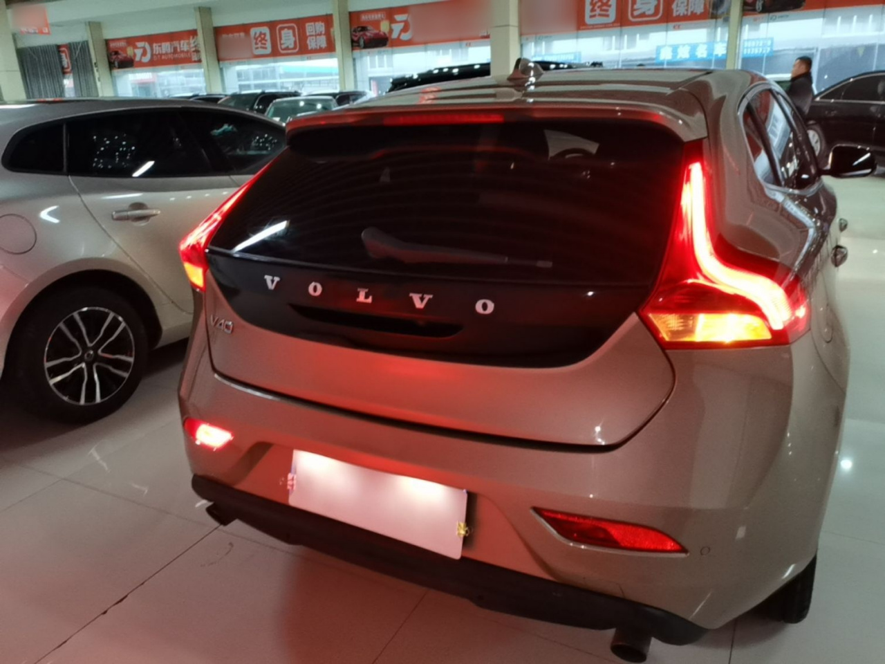 V40 2015 1.6T photo 5