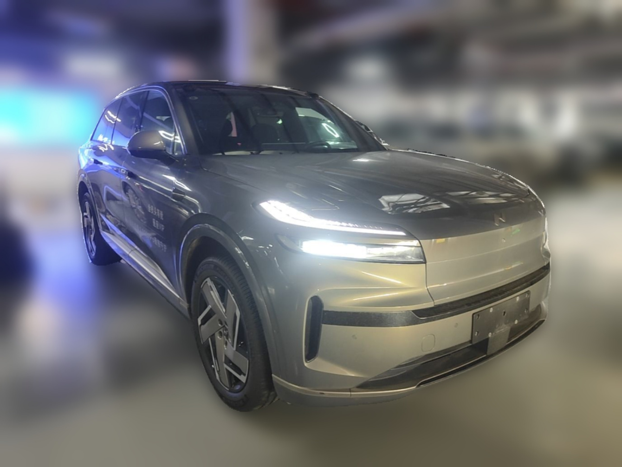 L90 2025 Max 6-Seater 60 photo 3