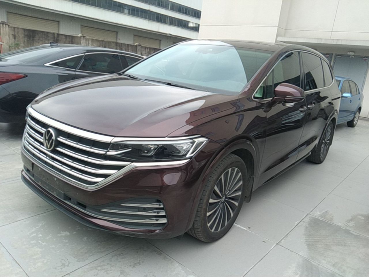 Viloran 2022 380TSI Premium