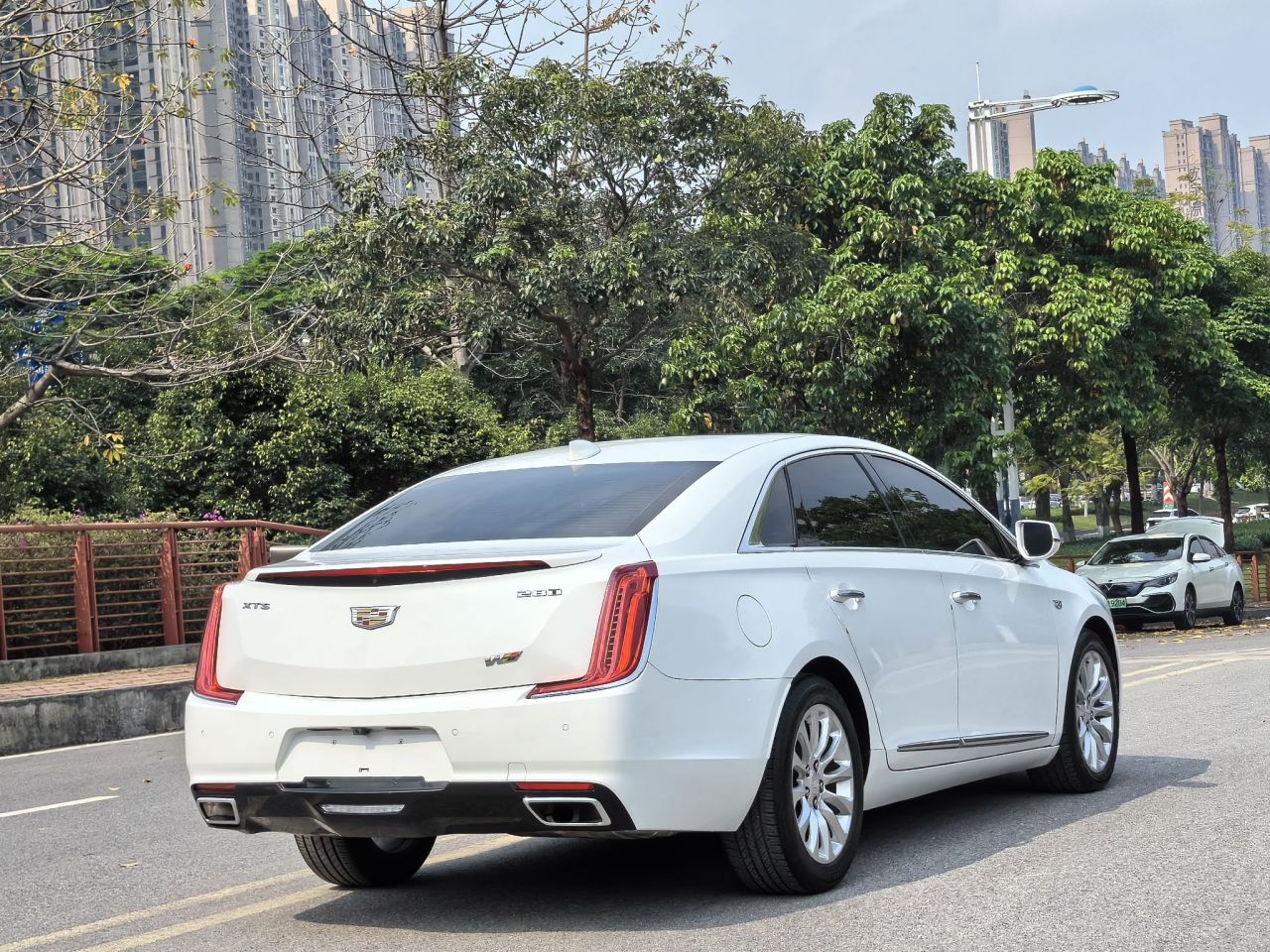 XTS 2018 28T Tech photo 3
