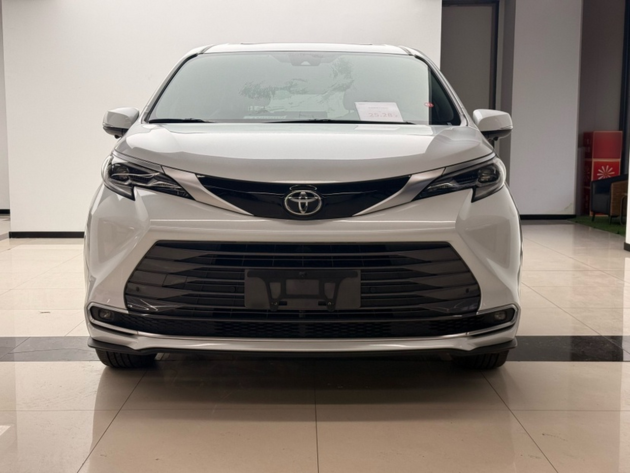 Sienna 2024 2.5L Hybrid AWD Luxury photo 2