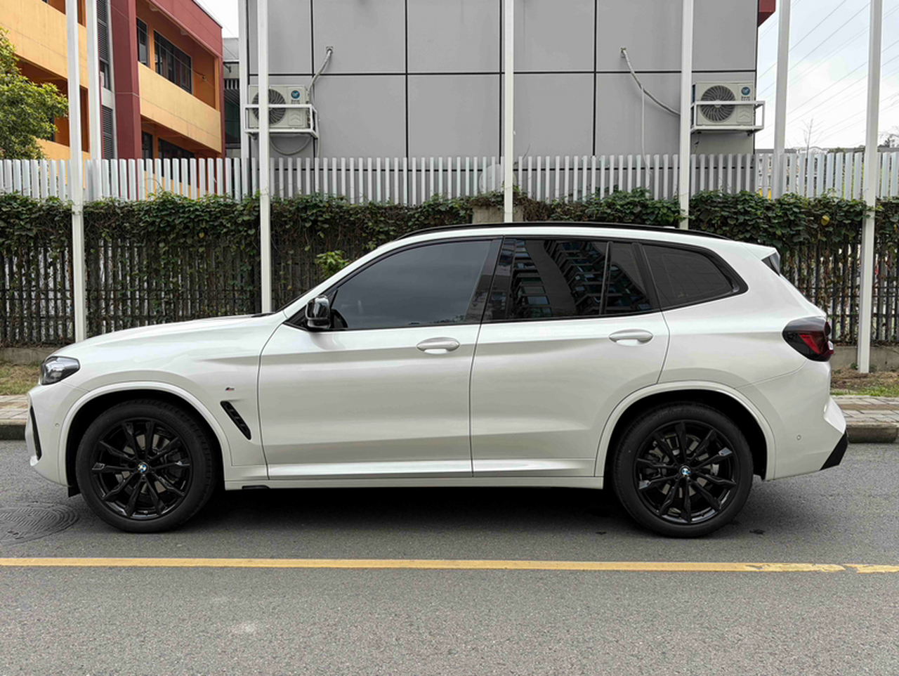 X3 2023 xDrive30i Exclusive M Night Package photo 3