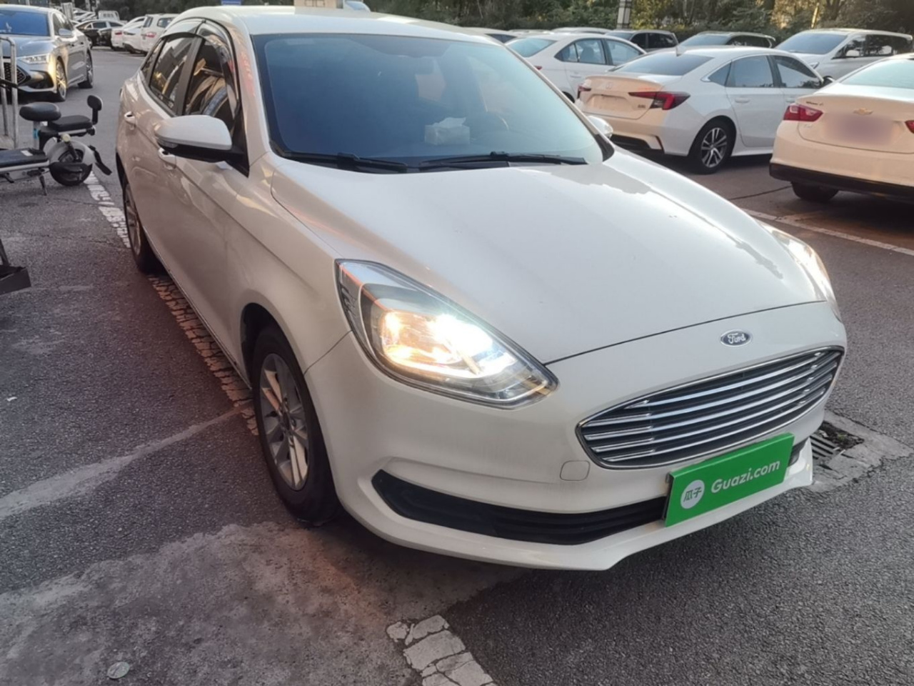 Escort 2019 1.5L AT photo 5