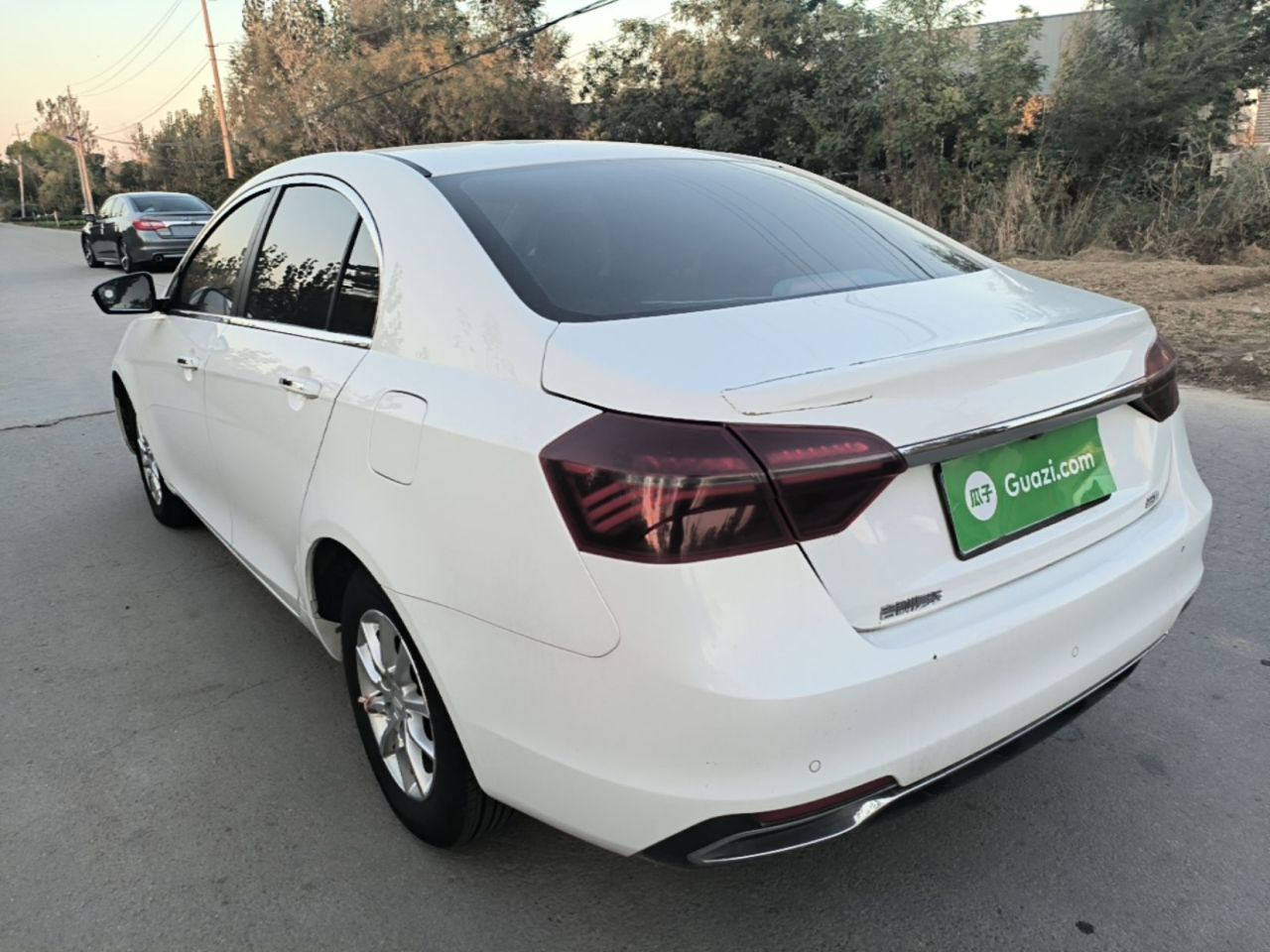 Emgrand 2020 1.5L CVT Luxury photo 4