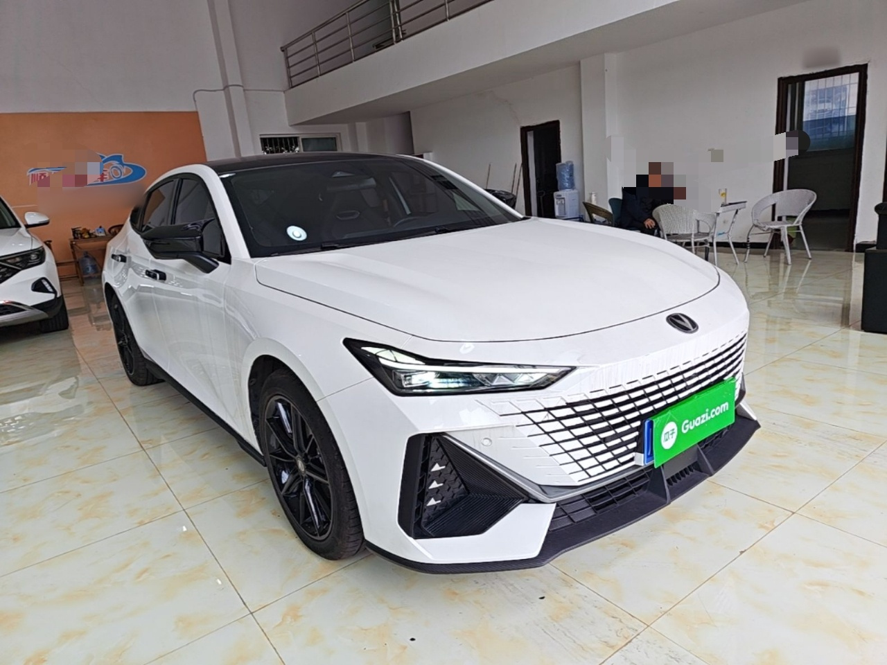 UNI-V 2023 1.5T Premium photo 3