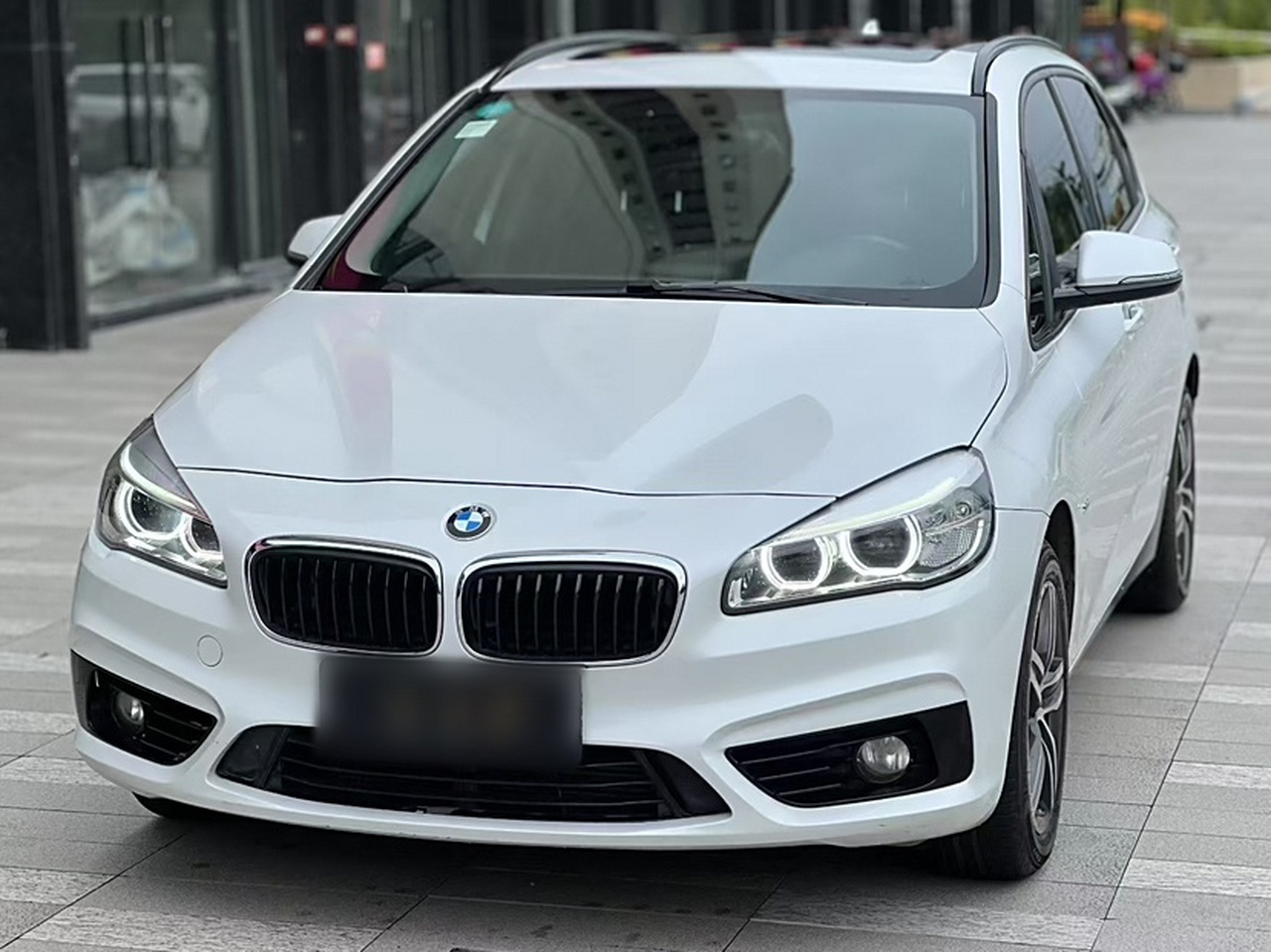 2 Series Wagon 2016 218i Sport Design Package photo 3
