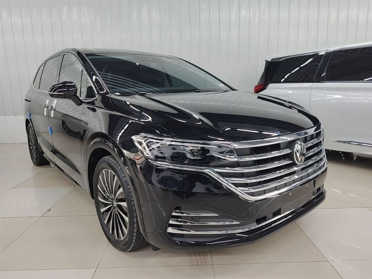Viloran 2024 380TSI Premium photo 3
