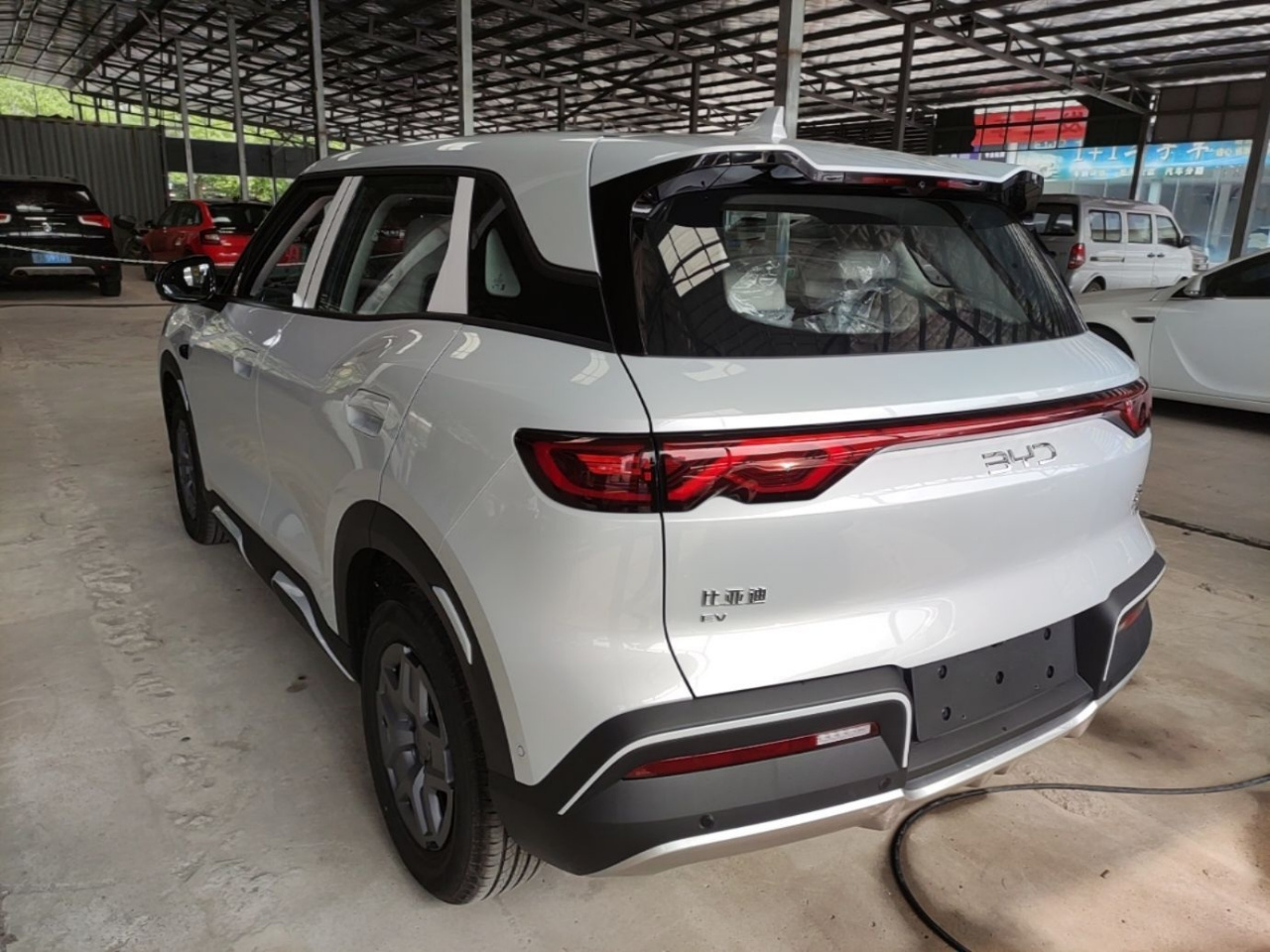 Yuan UP 2027 Flying Spur 401KM photo 4