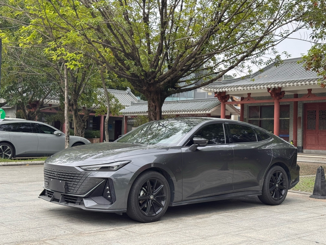 UNI-V 2022 1.5T Premium