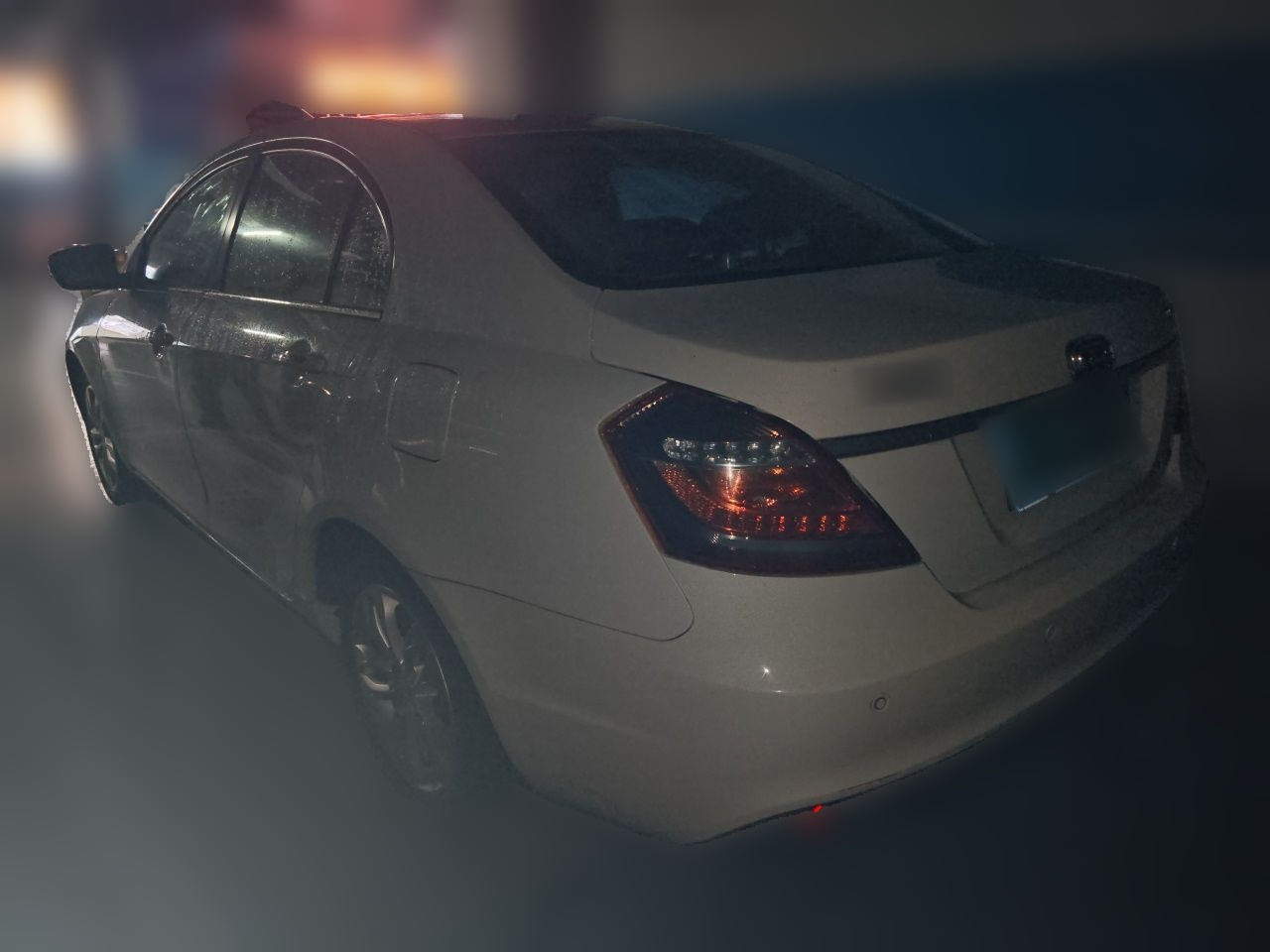 Emgrand 2014 Sedan 1.5L MT Elite photo 4
