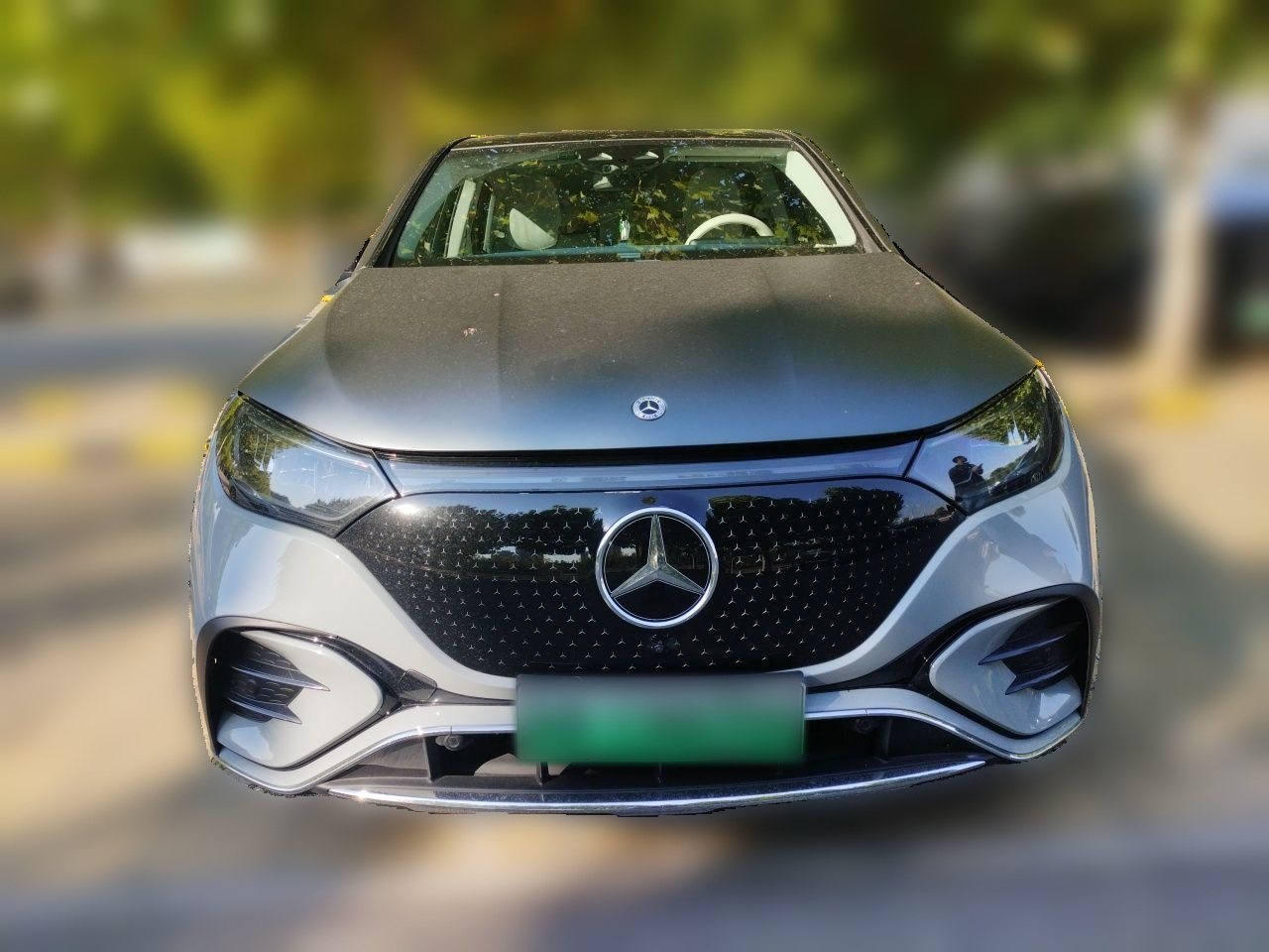 EQE SUV 2023 350 4MATIC Luxury photo 2