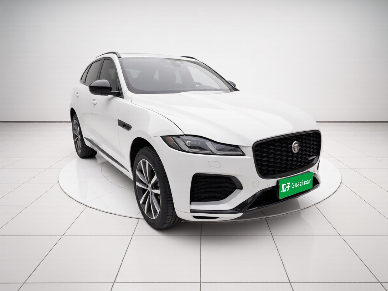 F-PACE 2024 P250 R-Dynamic SE photo 3