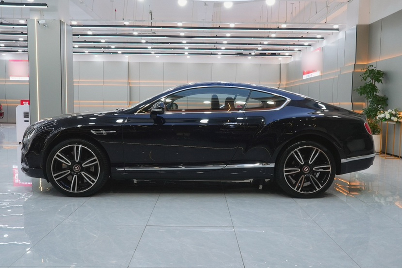 2017 4.0T GT V8 Standard photo 4