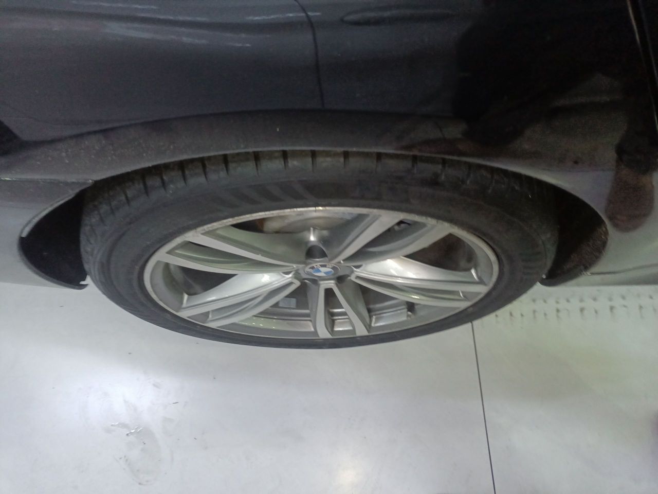 7 Series 2018 730Li Leading M Sport Package photo 3