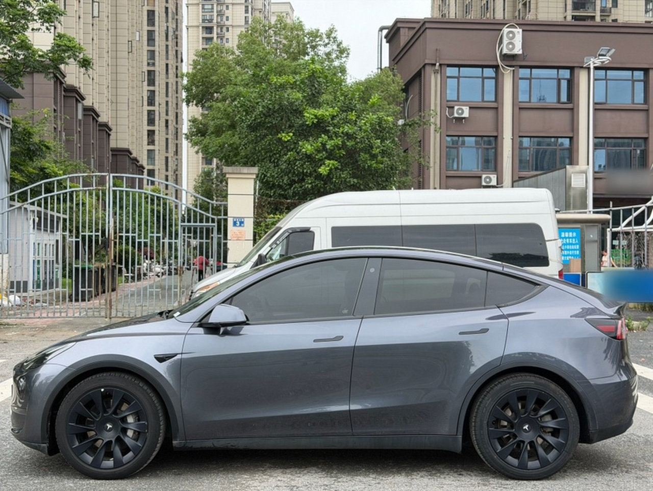Model Y 2021 Long Range AWD photo 2