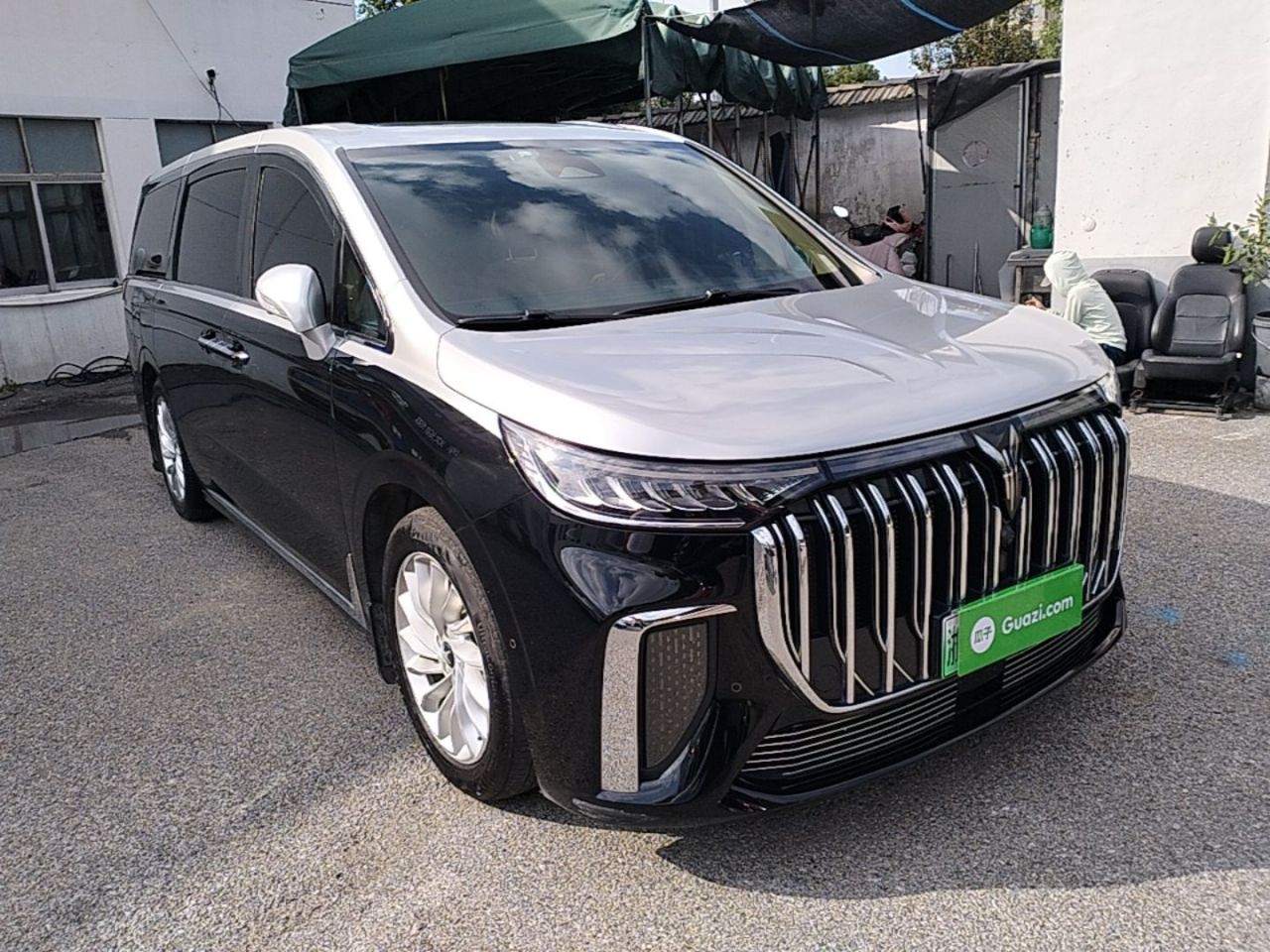 Voyah Dreamer 2024 PHEV Extended Range Premium photo 3