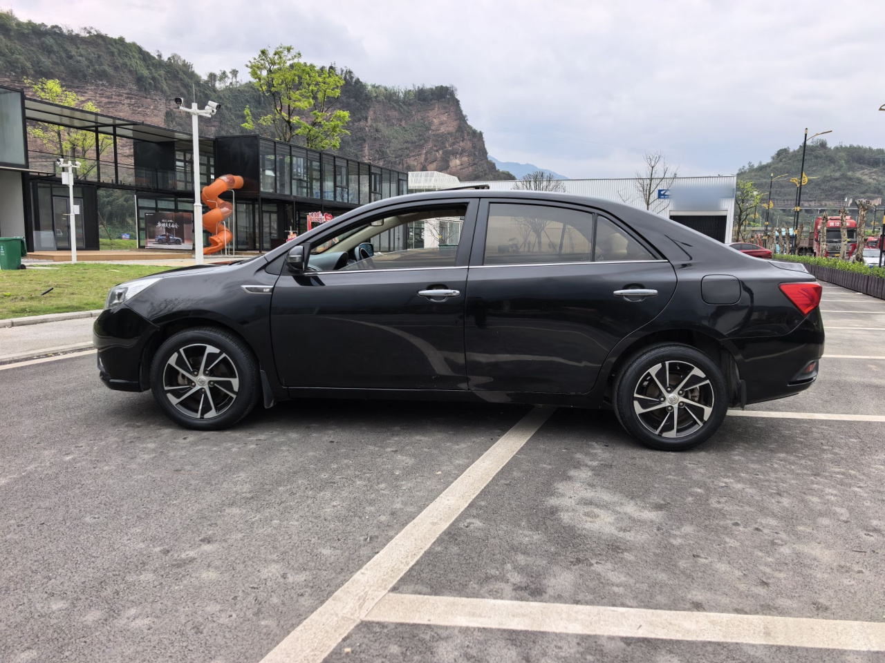 Z300 2016 1.5L MT Exclusive photo 4
