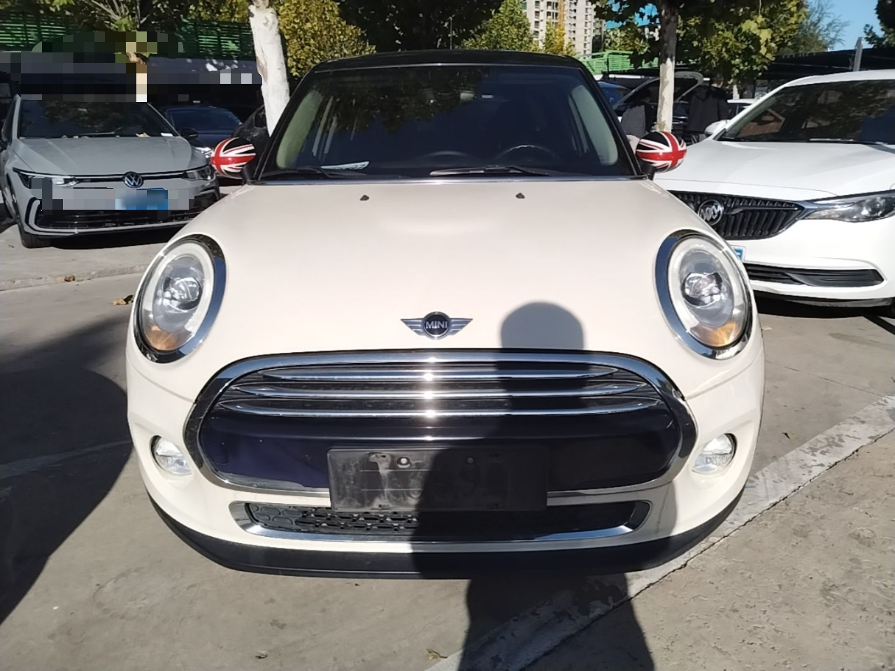 2016 1.5T COOPER 5-Door photo 2