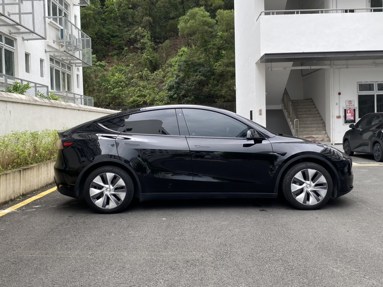 Model Y 2022 RWD photo 2