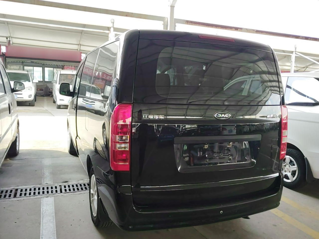 Refine M3 2019 1.8L 5-Seater photo 4