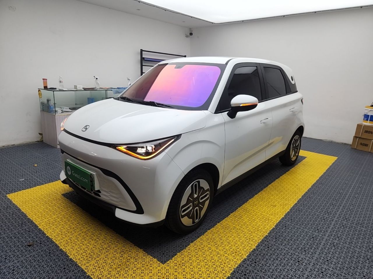 QQ 2025 305km
