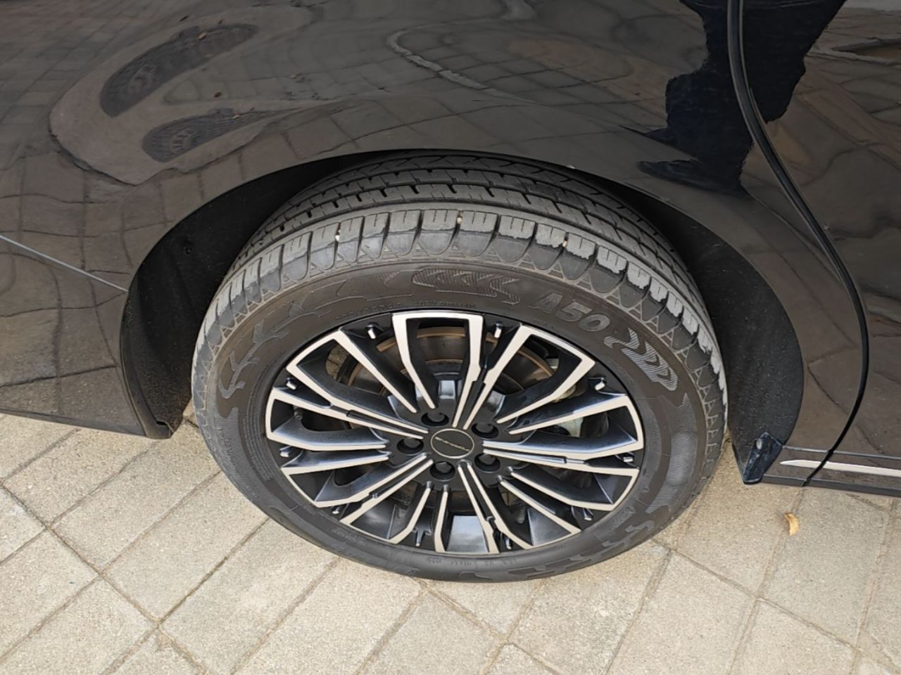 V9 2026 200km Luxury photo 3