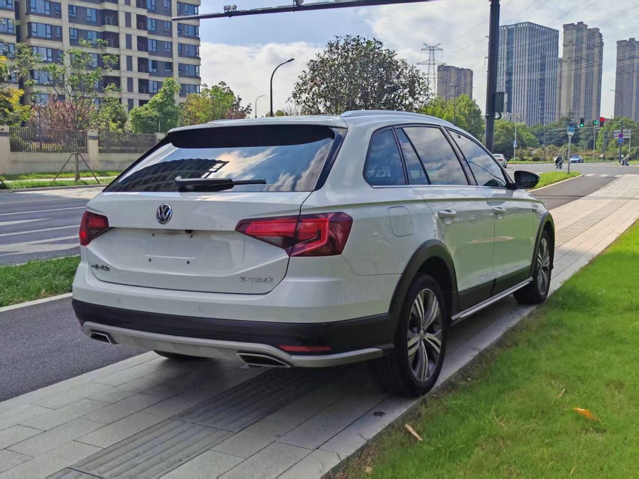 C-TREK 2018 1.5L AT Luxury photo 4