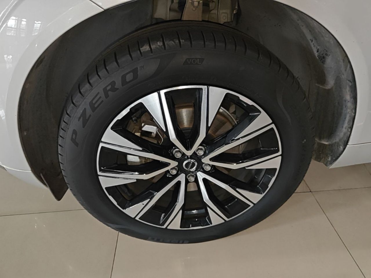 XC60 2024 B5 AWD Luxury photo 2