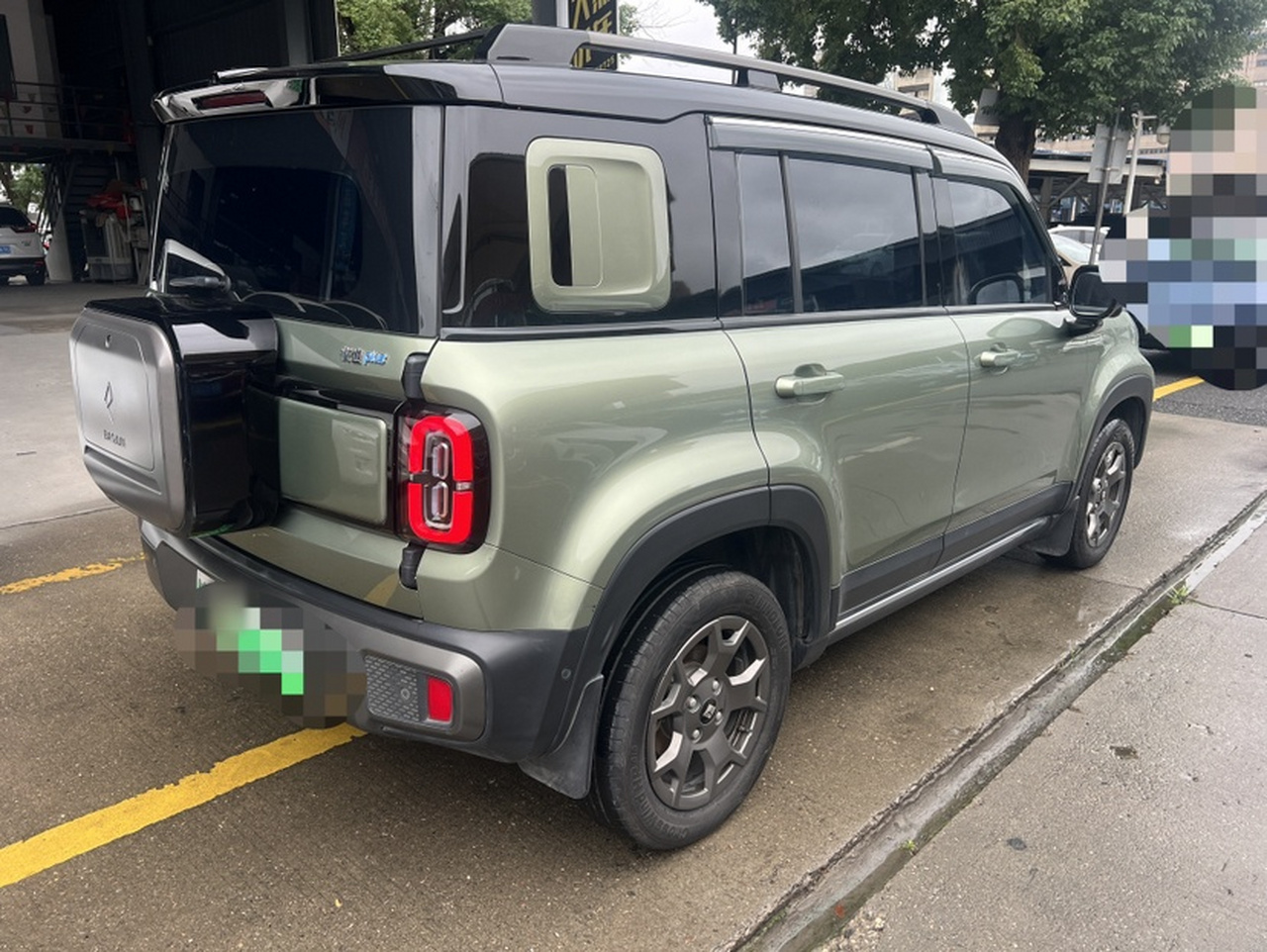 Plus 2024 Smart Premium 4-Seater photo 3