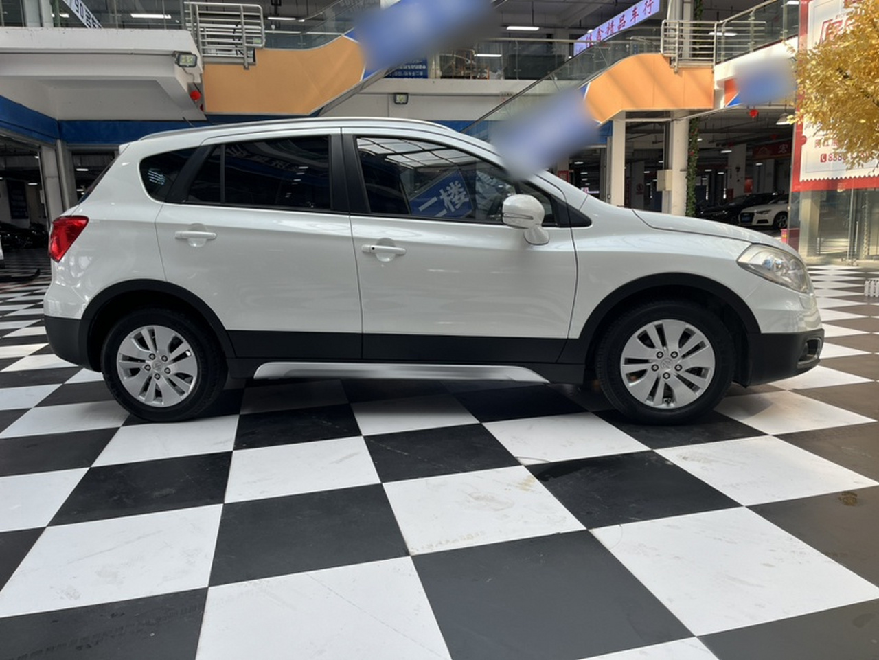 2014 1.6L CVT RWD Elite photo 4