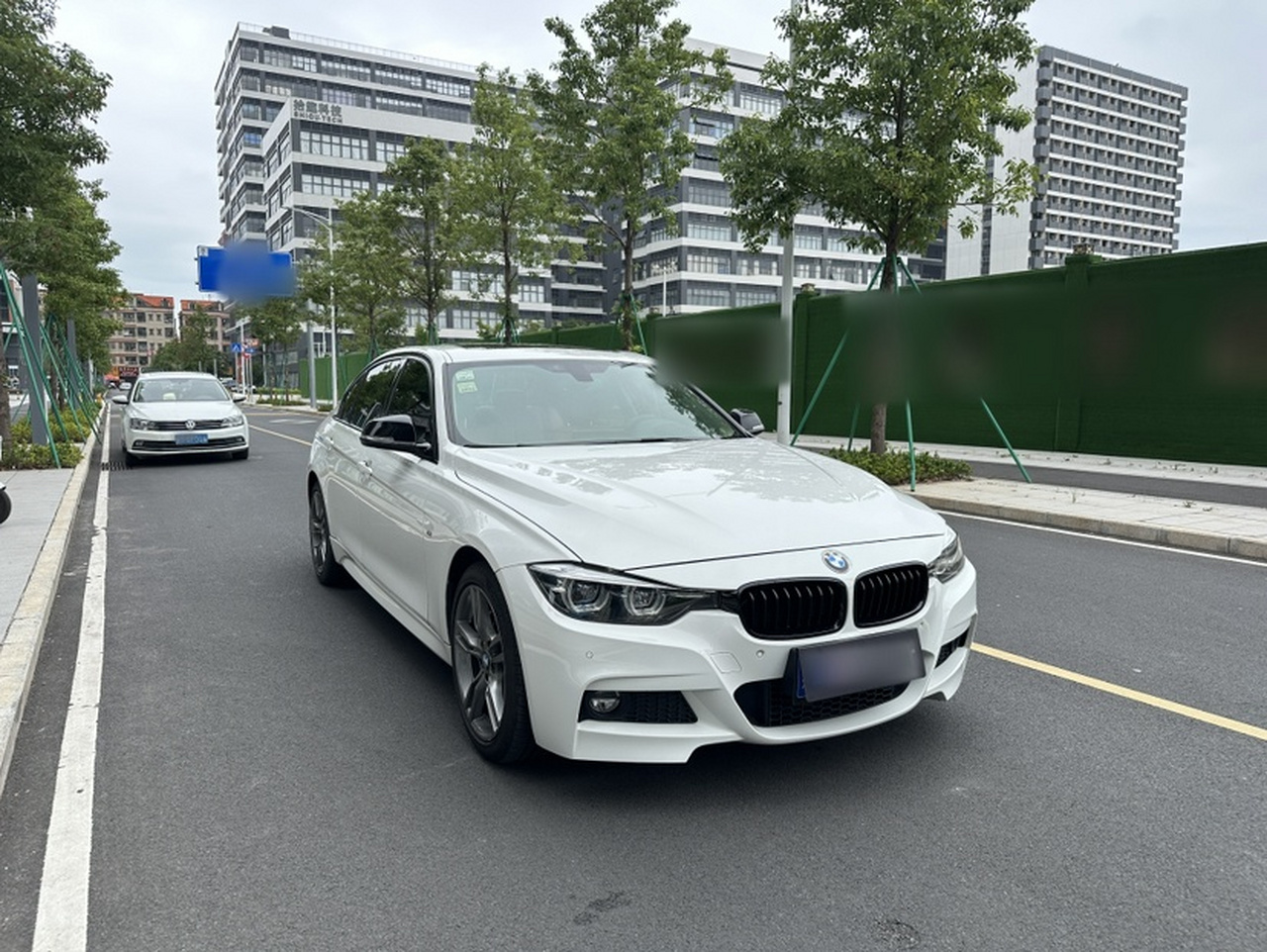 3 Series 2018 330Li M Sport photo 3