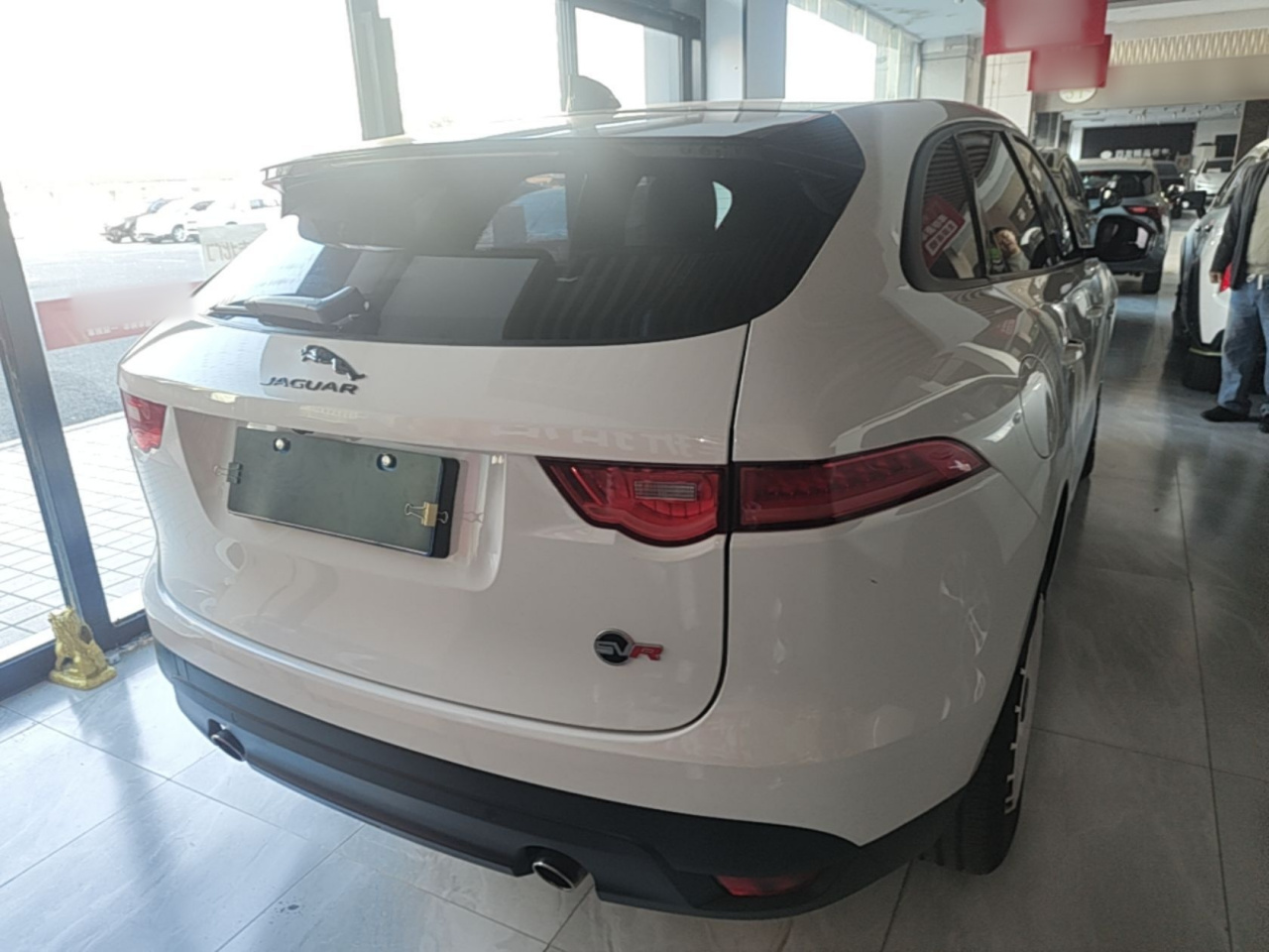 F-PACE 2016 2.0T RWD Exclusive photo 5