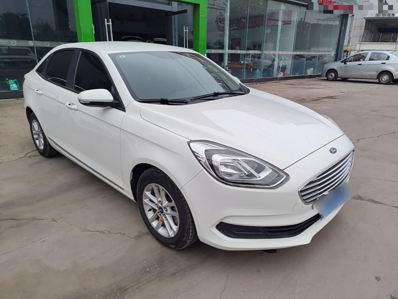 Escort 2019 1.5L MT photo 3
