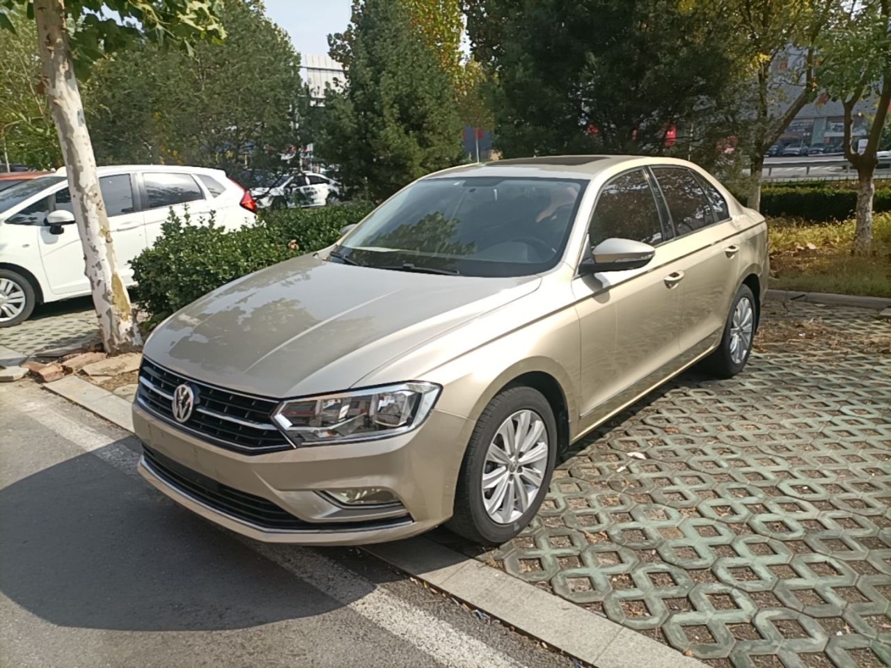 Bora 2016 1.6L AT Comfort