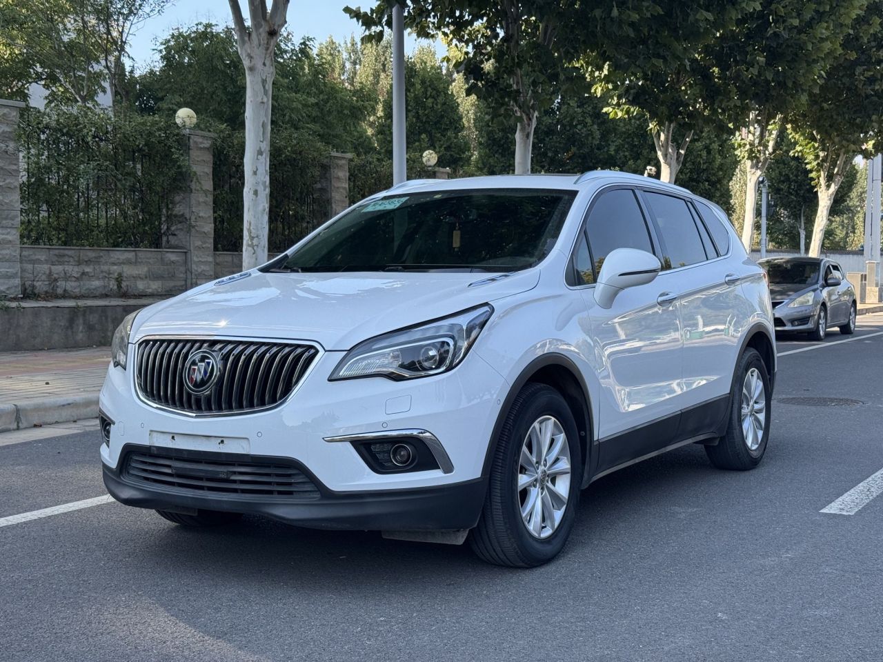 Envision 2017 28T AWD Luxury photo 2