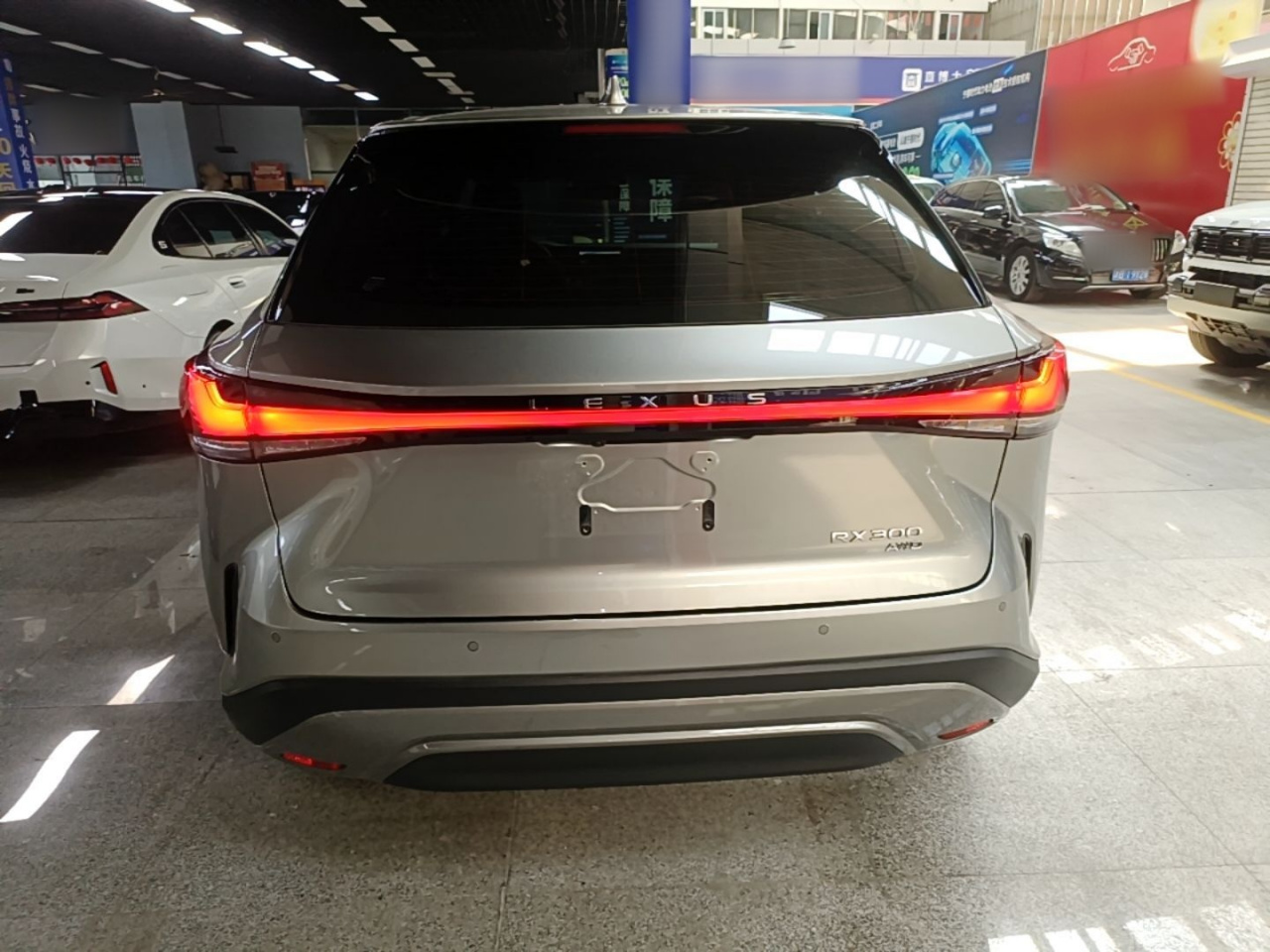 RX 2025 300 AWD photo 3