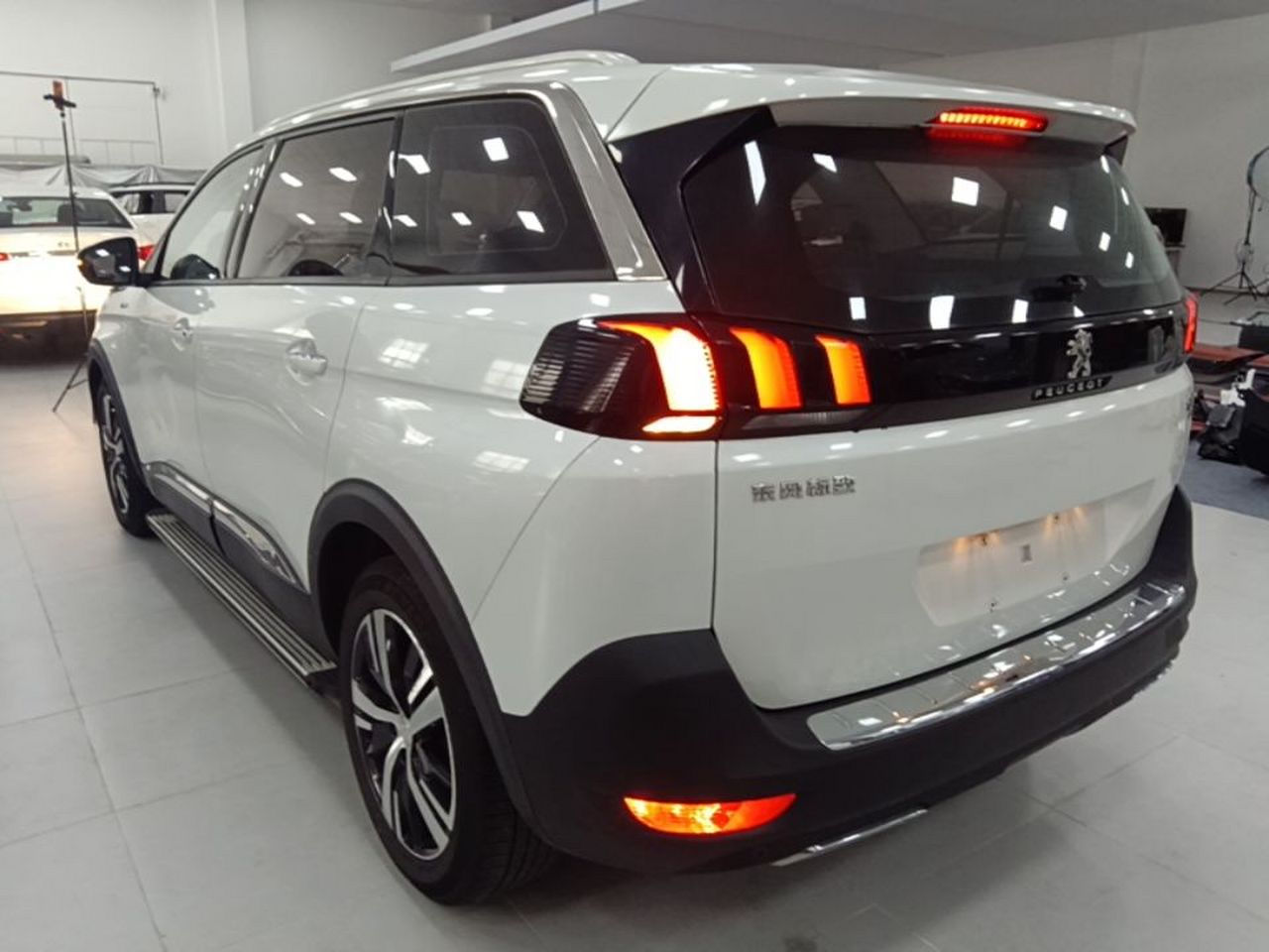 5008 2017 380THP 7-Seater Elite photo 4