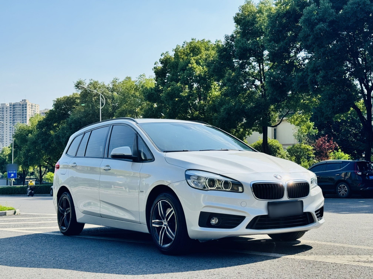 2 Series Wagon 2015 218i Sport Design Package photo 3