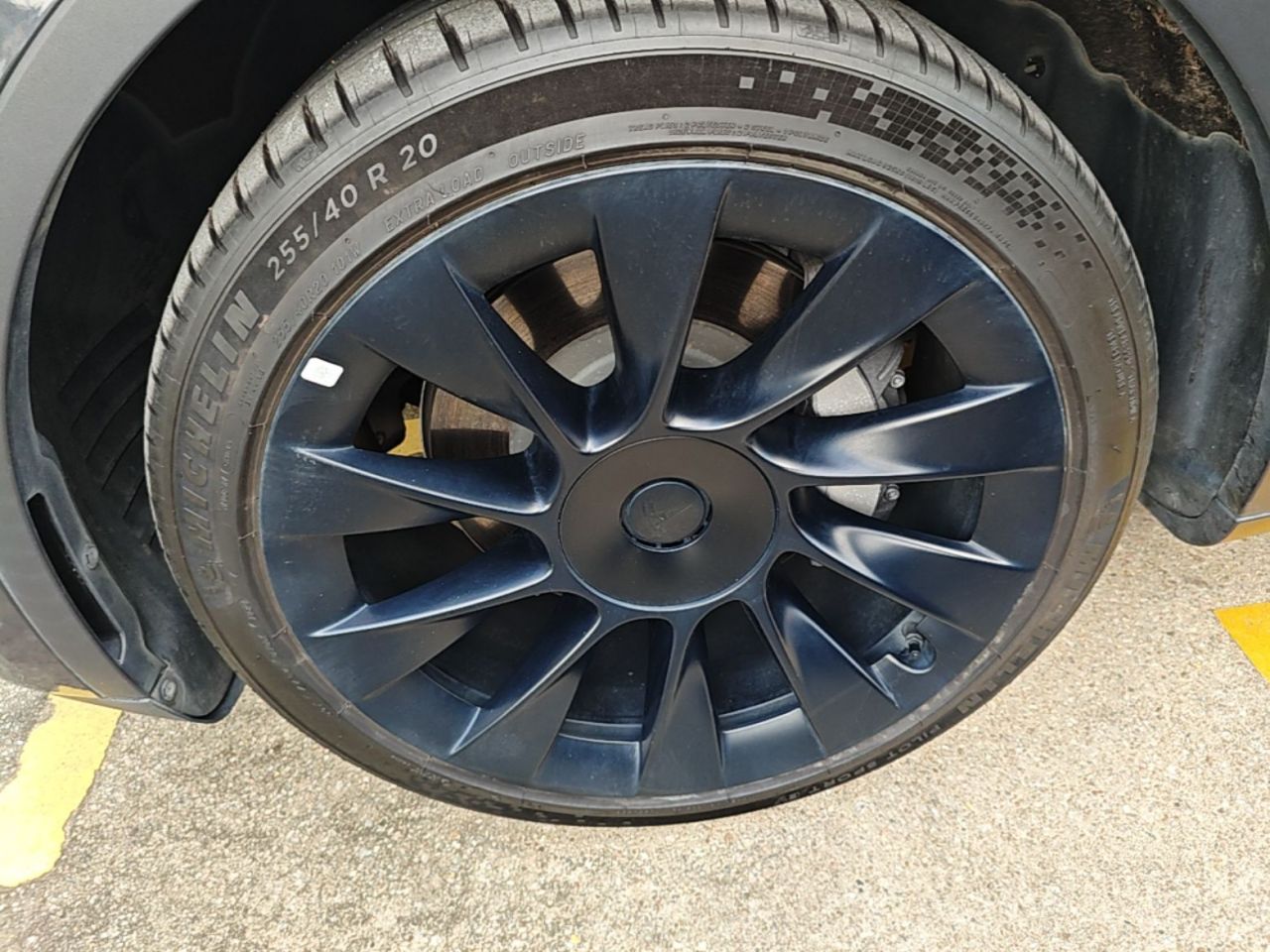 Model Y 2024 RWD photo 3