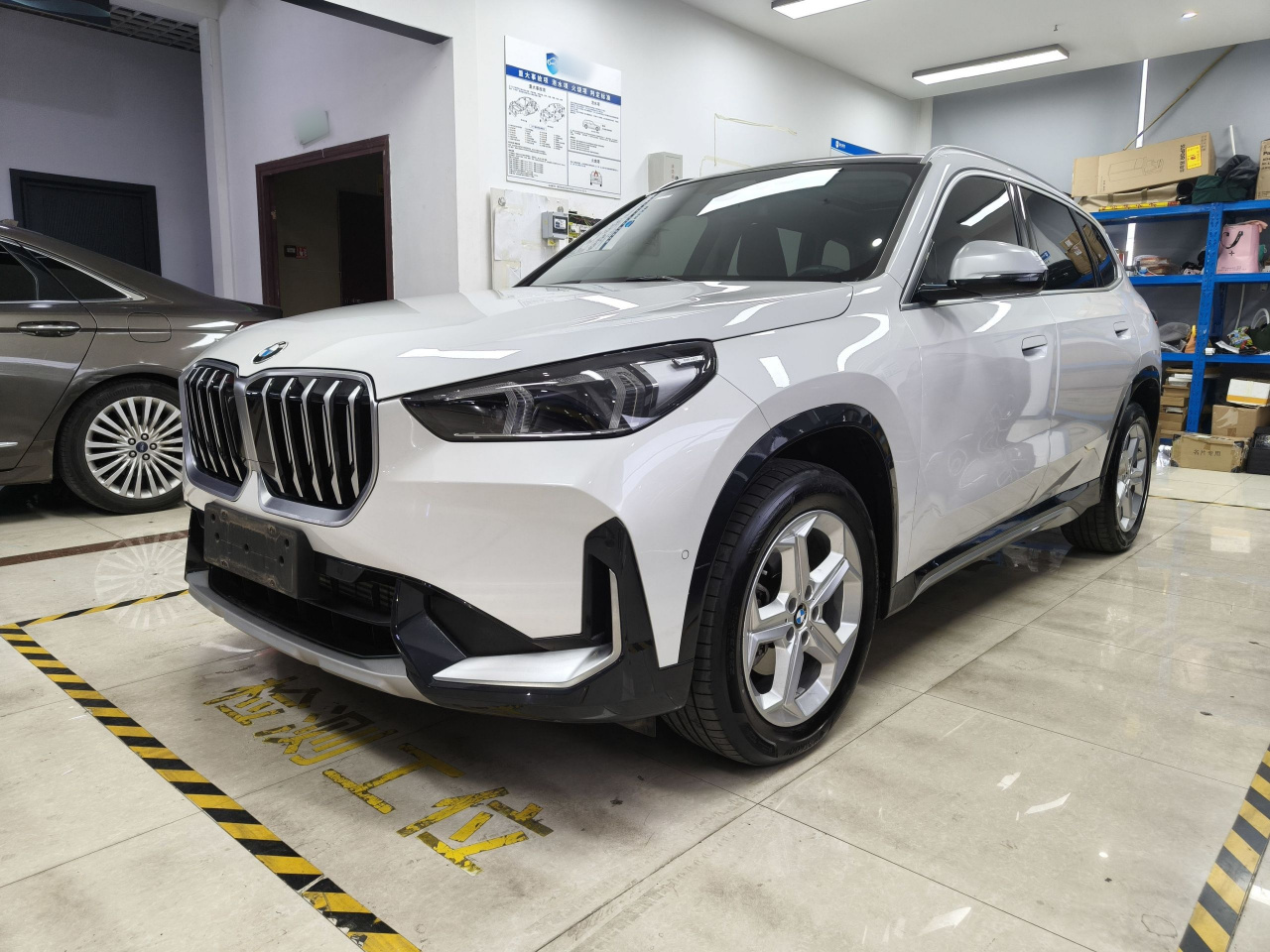 X1 2023 sDrive20Li X Design Package