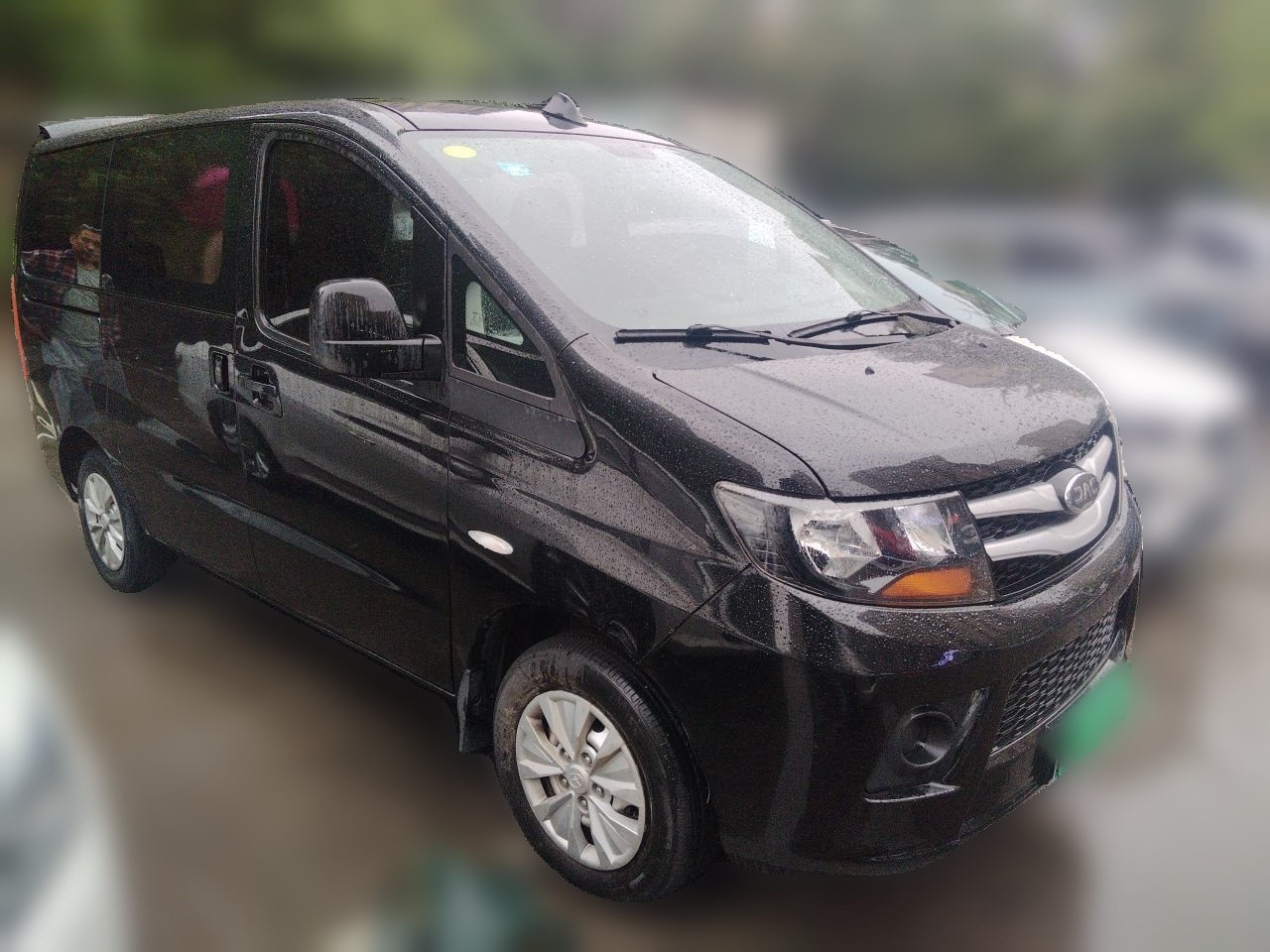 Refine M3 2018 1.6L 7-Seater photo 3