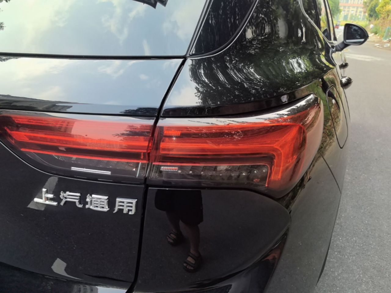2020 Envision S 652T AWD Luxury photo 2