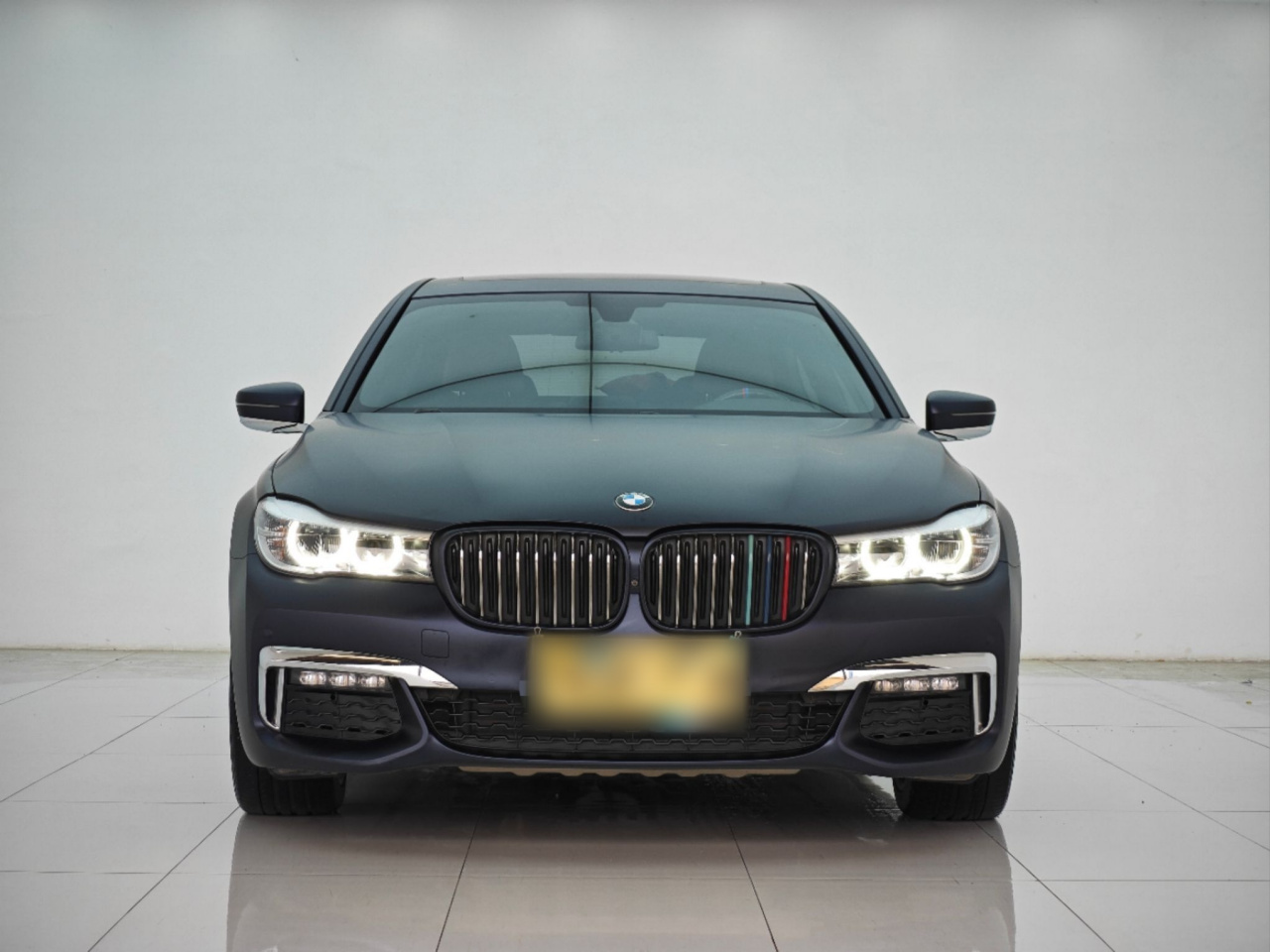 7 Series 2018 730Li Leading M Sport Package photo 2