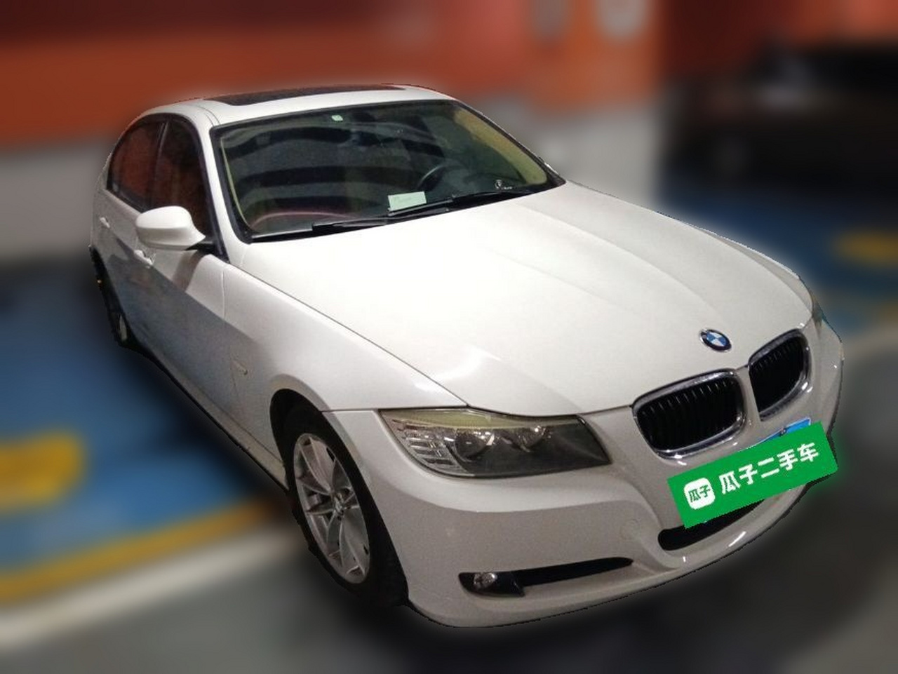 3 Series 2011 318i Leading photo 3