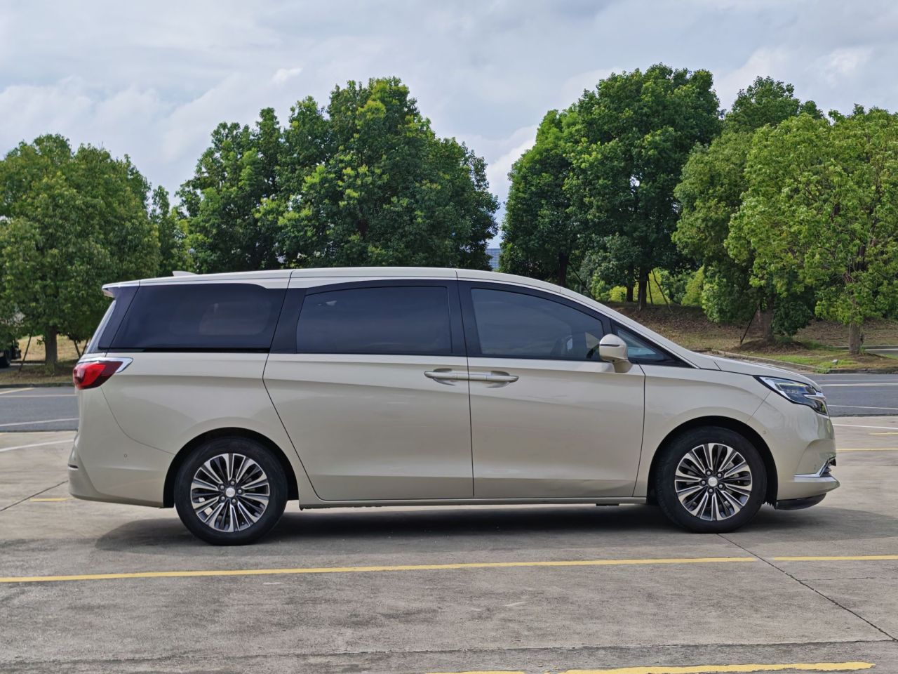 GL8 2022 ES 653T Luxury photo 4